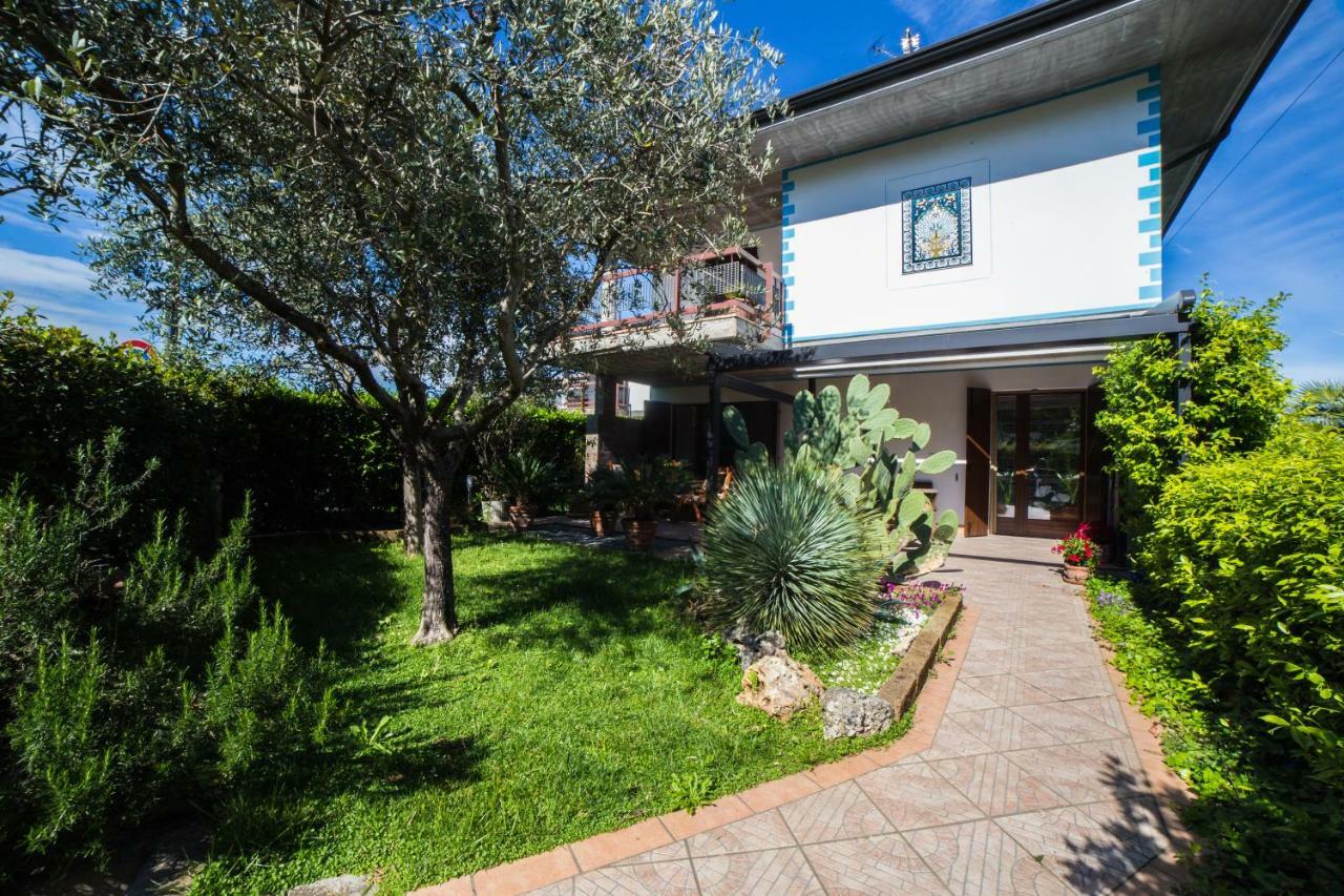 Villa Ivana Десенцано дел Гарда Екстериор снимка